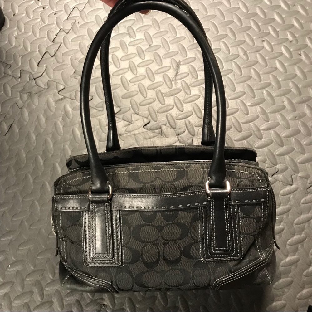 Classic Coach bag!! - Picture 3 of 7